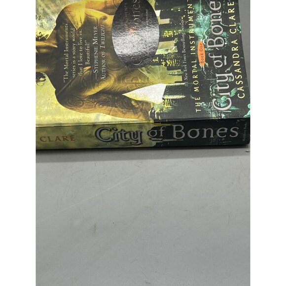 city of bones paperback book by cassandra clare 2007 English READ - Picture 3 of 5